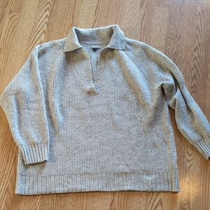 American Eagle Outfitters V-Neck Sweater in Light Gray